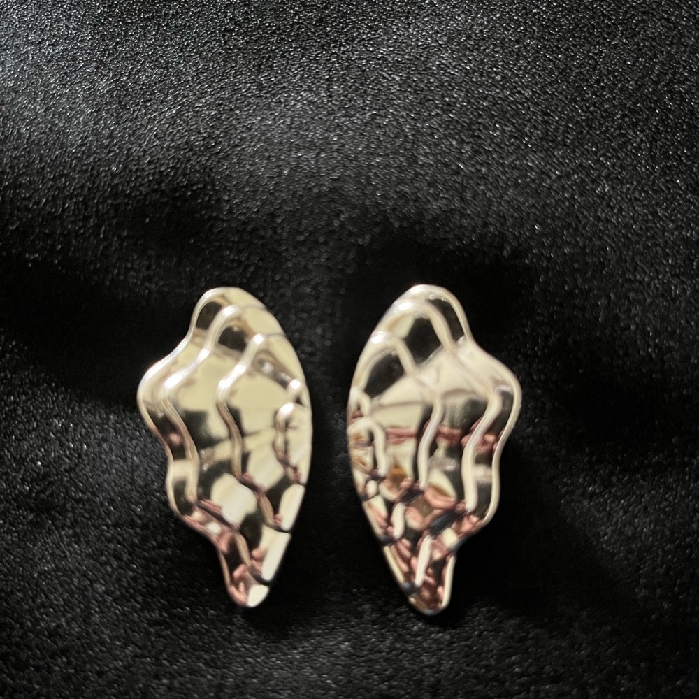Vintage 1986 Web Fan Silver-Toned Earrings